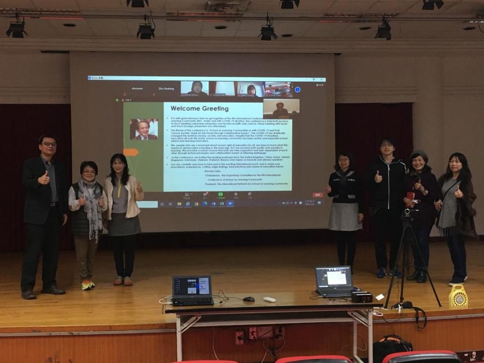臺灣夥伴們在各地視訊參與，秀山國小夥伴一起視訊參與及討論。   圖：新北市教育局 / 提供