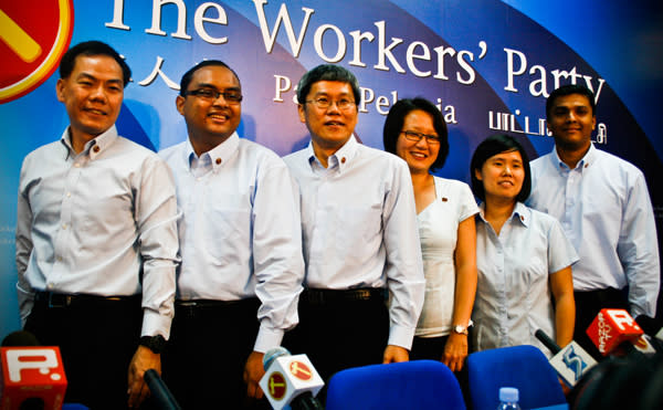 Watson Chong (extreme left), financial consultant Mohd Fazli Talib, businessman Png Eng Huat, party chairman Sylvia Lim, social worker Frieda Chan and Sajeev Kamalasanan. (Yahoo! photo)