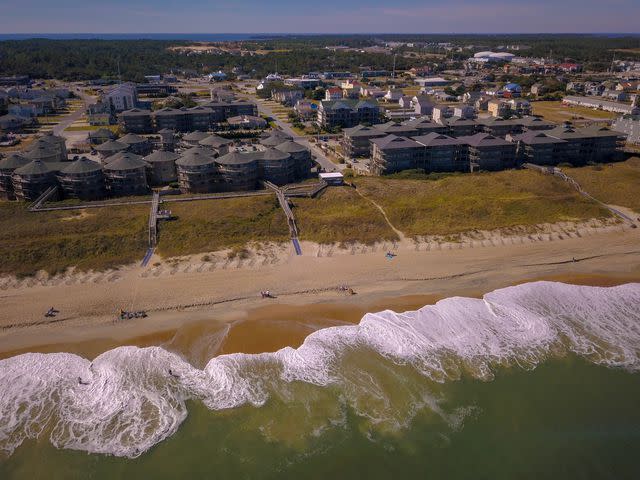 <p>&nbsp;Bryce Davey with Cubix Aerial; Courtesy Outer Banks Beach Club Resort</p>