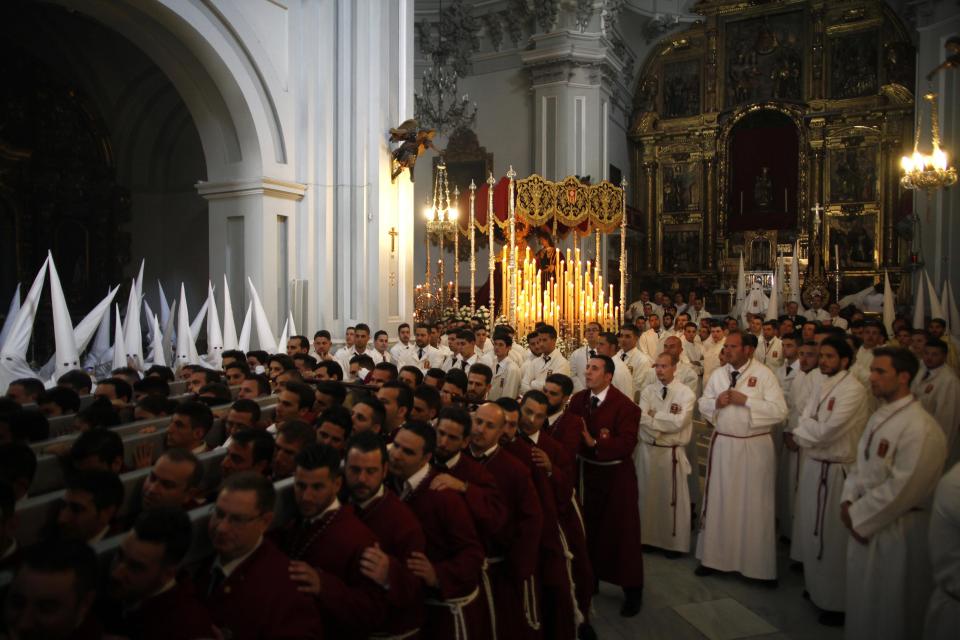 Penitents wait inside a church before they take part in the "Humildad" brotherhood Palm Sunday procession at the start of Holy Week in Malaga, southern Spain, April 13, 2014. Hundreds of Easter processions take place round-the-clock during Holy Week in Spain, drawing thousands of visitors. REUTERS/Jon Nazca (SPAIN - Tags: SOCIETY RELIGION)