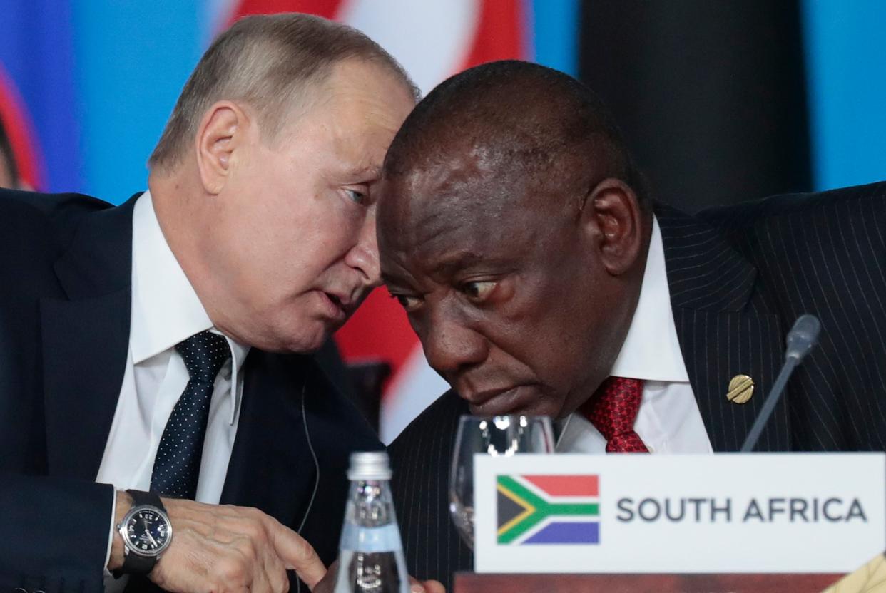 Cyril Ramaphosa and Vladimir Putin