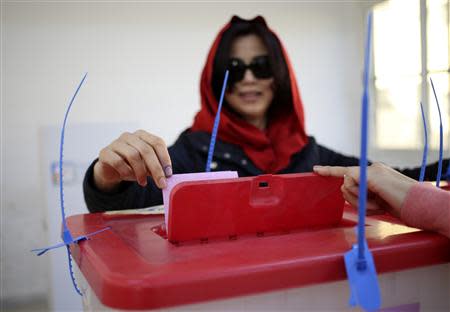 A woman casts her ballot during a vote to elect a constitution-drafting panel in Benghazi February 20, 2014. REUTERS/Esam Omran Al-Fetori