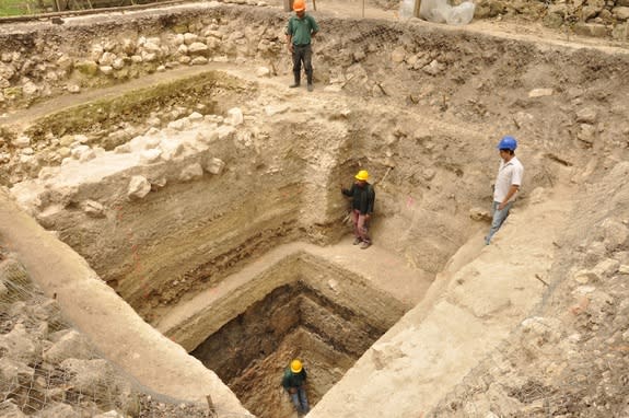 Researchers excavating in the ancient Maya city of Ceibal discovered the oldest ceremonial constructions ever, dating back to 1000 BC. These buildings later became widespread throughout the Maya world and were used as solar observatories.