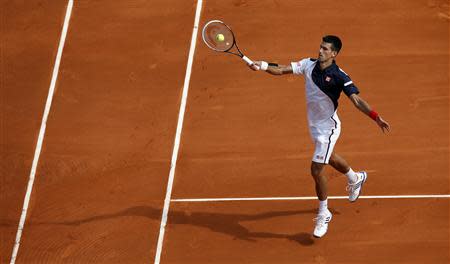 Novak Djokovic of Serbia returns the ball to Albert Montanes of Spain during the Monte Carlo Masters in Monaco April 15, 2014. REUTERS/Eric Gaillard