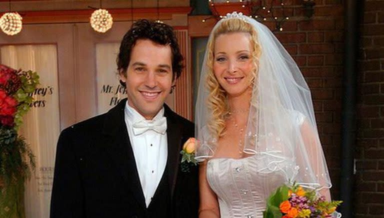 El casamiento de Phoebe Buffay (Lisa Kudrow) y Michael "Mike" Hannigan (Paul Rudd) en Friends