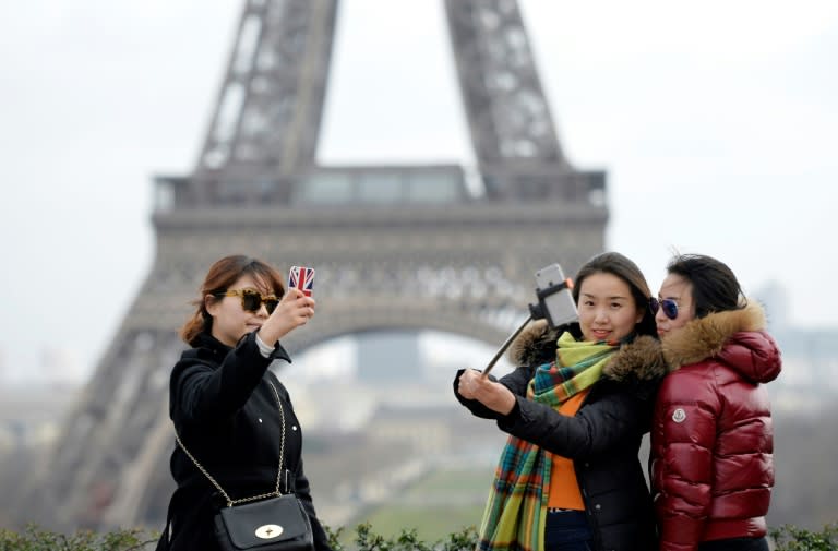 Chinese tourists, who have a reputation for carrying wads of cash, have emerged as a prime target for thieves in Paris