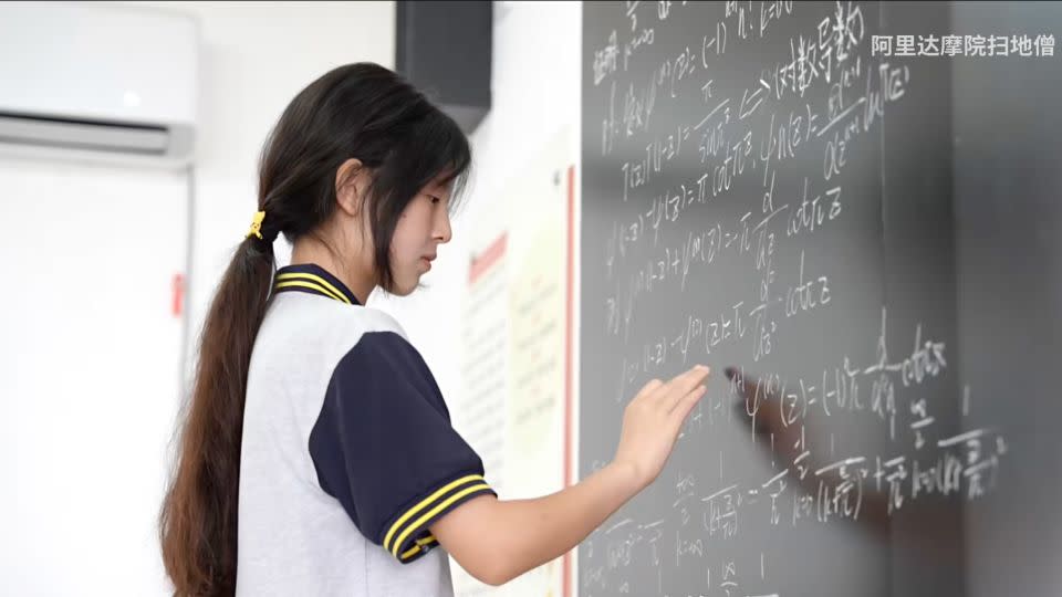 A screengrab from an official documentary shows Jiang solving a math problem on the blackboard. - Alibaba Damo Academy Floor Sweeping Monk/Bilibili