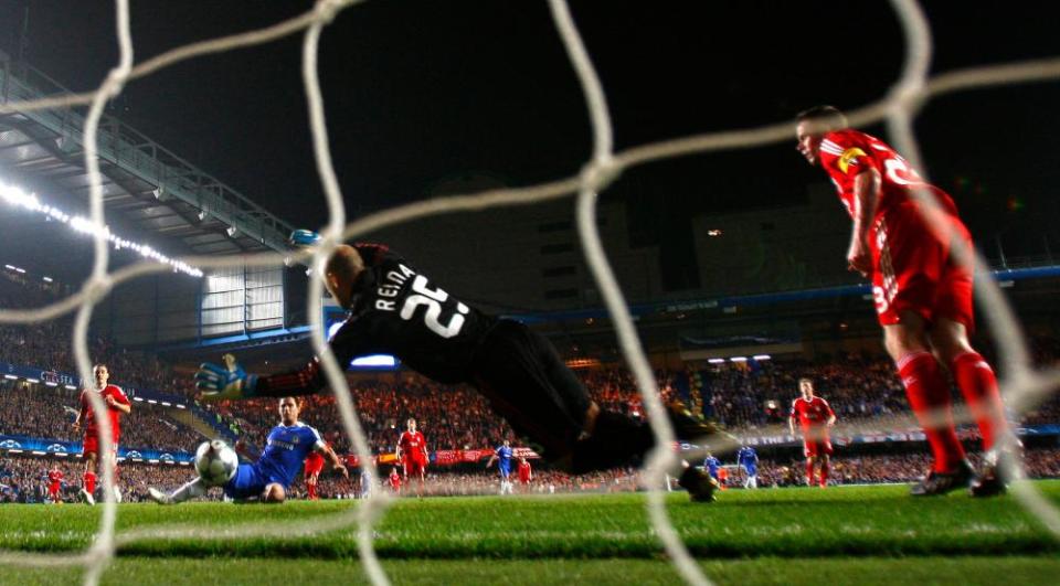 Frank Lampard scores for Chelsea in the 4-4 draw with Liverpool on 14 April 2009.
