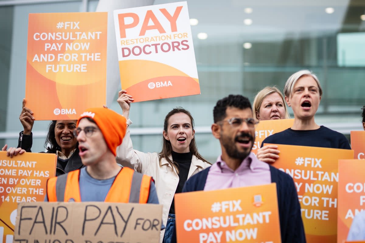 Junior doctors on strike outside University College Hospital (Getty Images)