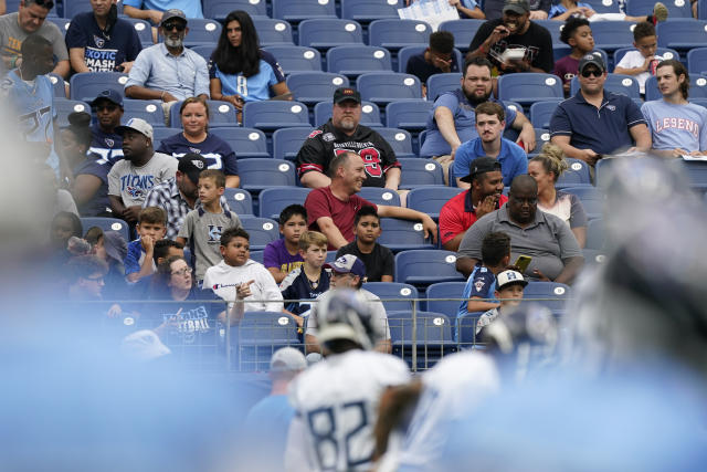 Autograph Session at Nissan Stadium