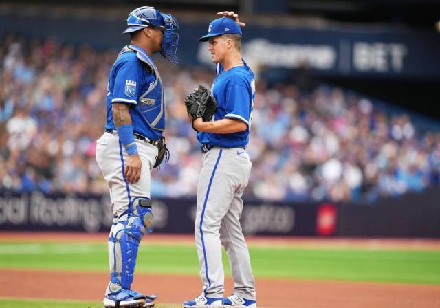 Royals' Salvador Perez hits rare triple in win over Toronto