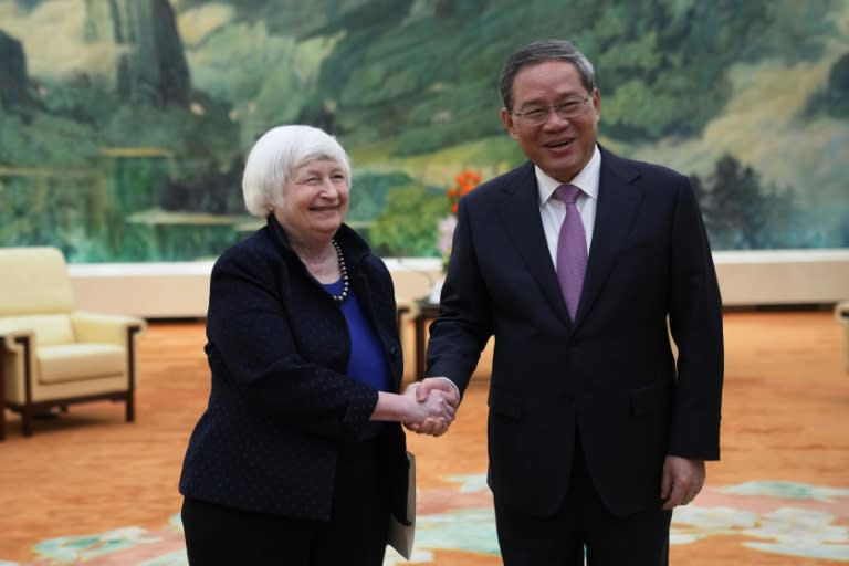 La secrétaire américaine au Trésor Janet Yellen et le Premier ministre chinois Li Qiang, à Pékin, le 7 avril 2024 (Tatan Syuflana)