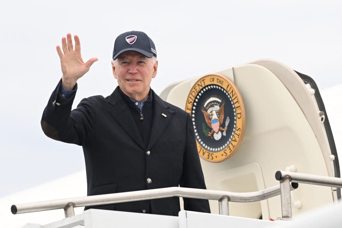 US President Joe Biden waves as he boards Air Force One at Nantucket Memorial Airport in Massachusetts, on November 27, 2022 – Biden returns to Washington, DC, after spending the Thanksgiving holiday in Nantucket. (Photo by MANDEL NGAN / AFP) (Photo by MANDEL NGAN/AFP via Getty Images)