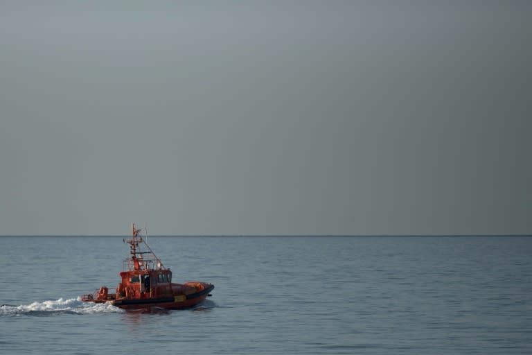 Una nave de Salvamento Marítimo patrulla frente a la costa de Almería, en el sureste de España, el 16 de octubre de 2021 (Jorge Guerrero)