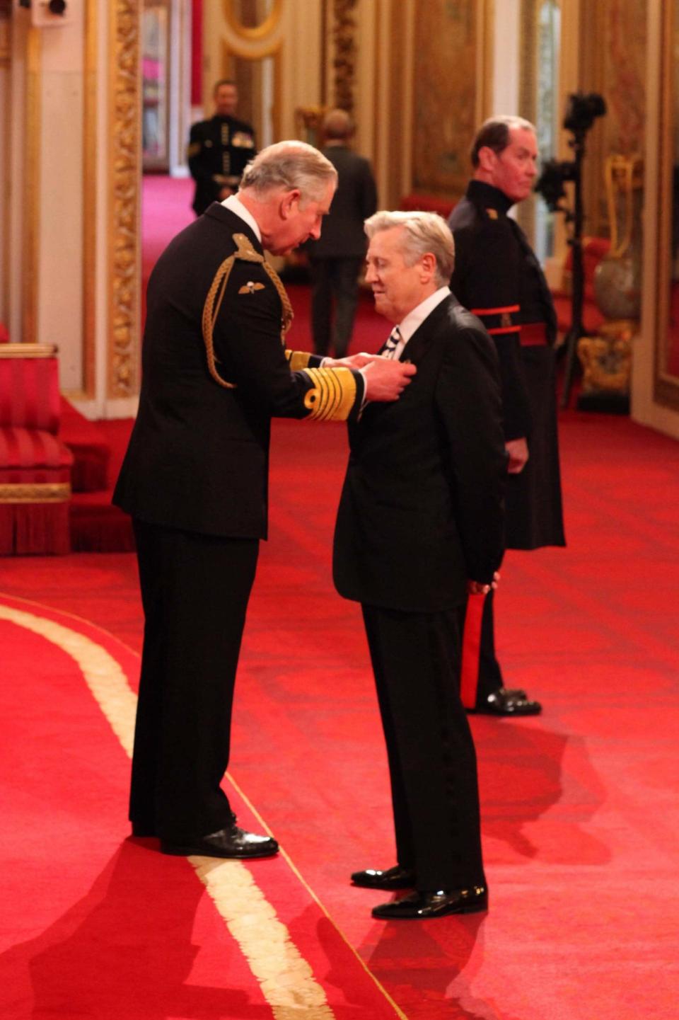 Joe Longthorne being made an MBE during a ceremony at Buckingham Palace (PA)