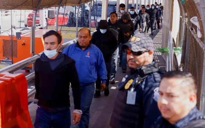 Migrants are returned from the US to Mexico at the Paso Del Norte international bridge, after the lifting of Title 42, as seen from Ciudad Juarez - JOSE LUIS GONZALEZ/Reuters