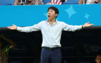 Soccer Football - World Cup - Group F - South Korea vs Mexico - Rostov Arena, Rostov-on-Don, Russia - June 23, 2018 South Korea coach Shin Tae-yong gestures REUTERS/Marko Djurica