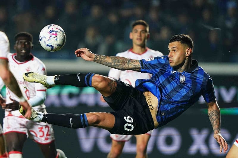 Atalanta's Gianluca Scamacca scores his side's second goal during the Italian Cup soccer match between Atalanta BC and ACF Fiorentina at Gewiss stadium. Spada/LaPresse via ZUMA Press/dpa