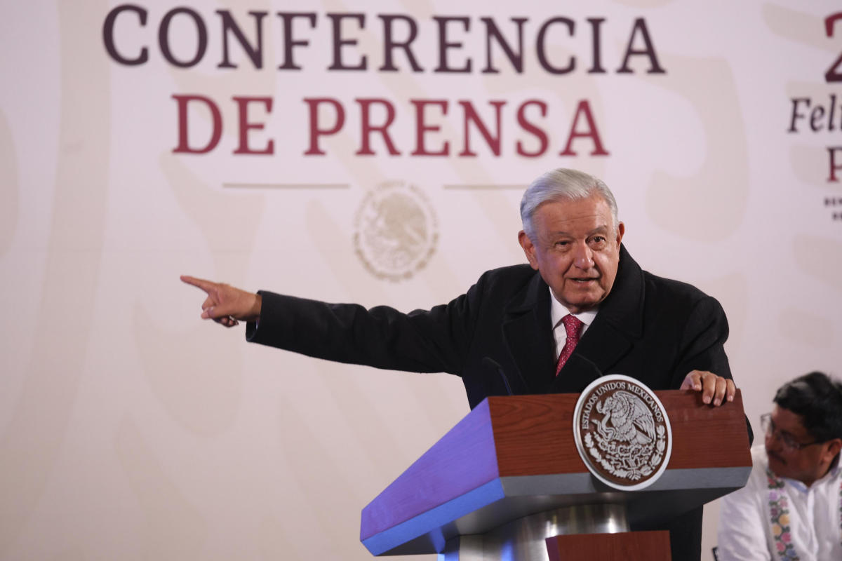 In his farewell, AMLO attacks Fox, Calderón and Loret de Mola