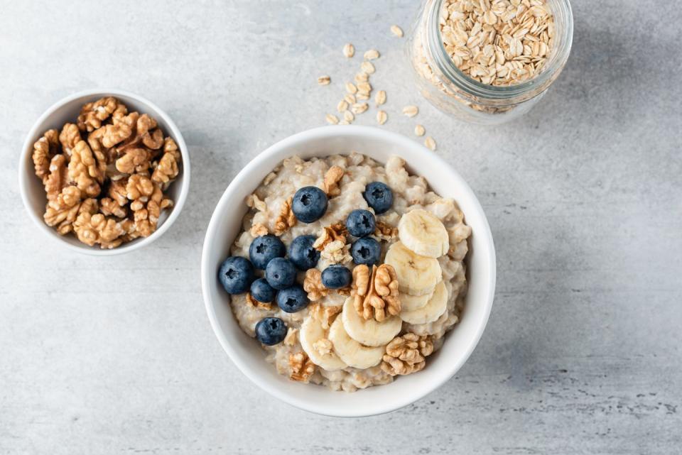 oatmeal porridge banana blueberry