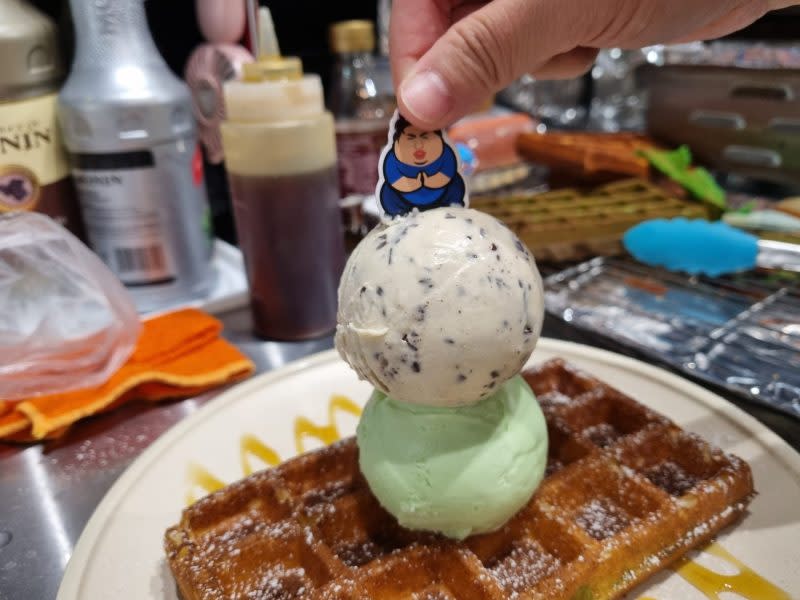 Fat Boss Waffles and Ice Cream - closeup of mascot