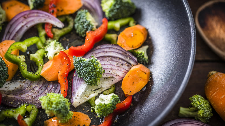 Vegetables sauteeing