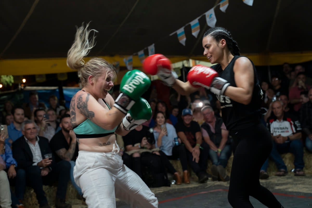 Soraya ‘Miss Mauler’ Johnston (right) fights a volunteer from the audience (Washington Post photo by Michael Robinson Chavez)