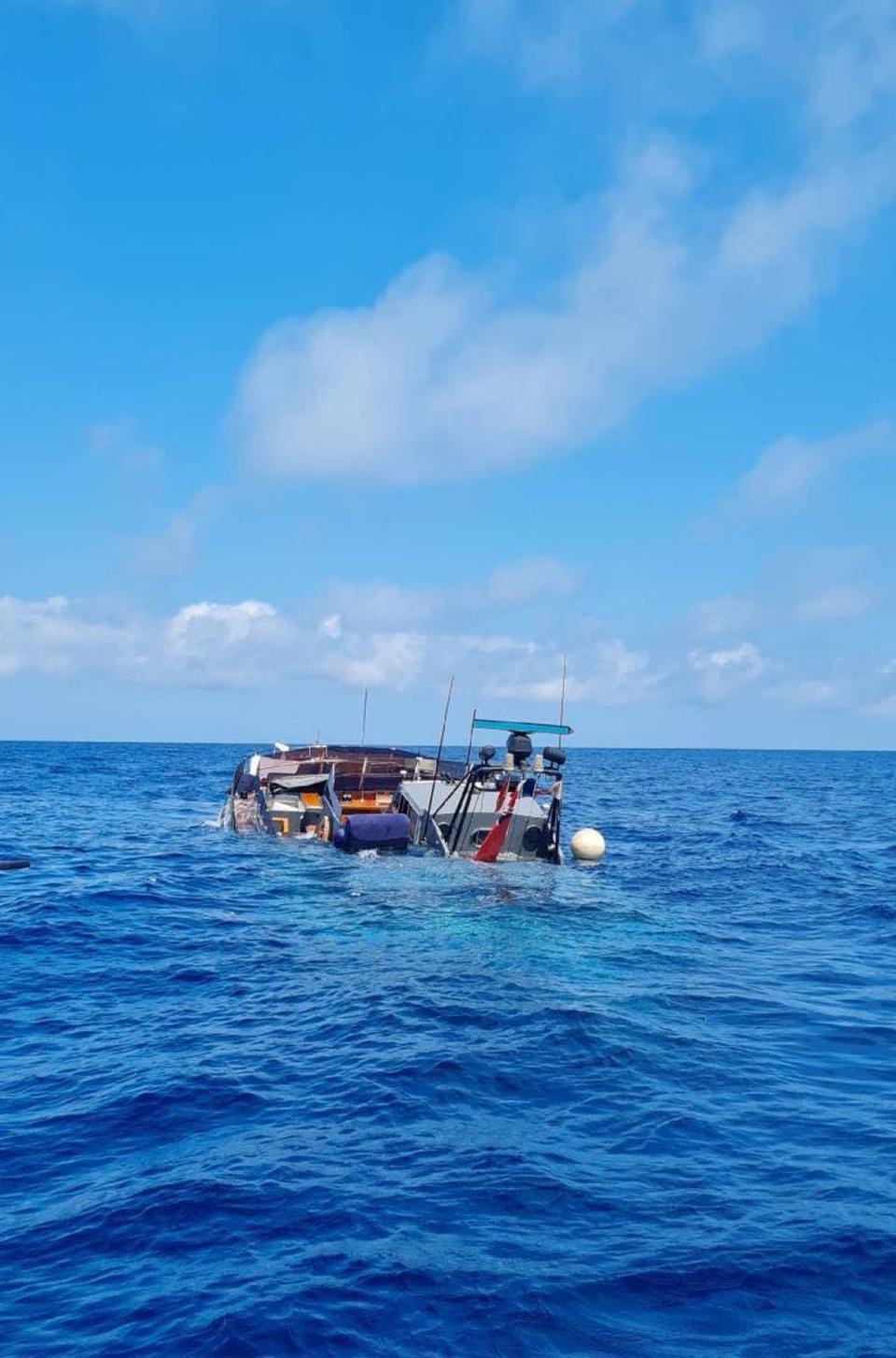 All of those on board, including the Cujo‘s Italian owner, were placed in a rescue boat (Gendarmerie des Alpes-Maritimes)