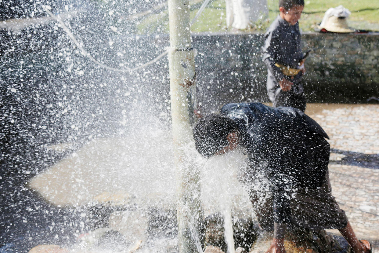 Yemeni man washes his face Heat Wave Mohammed Hamoud/Getty Images