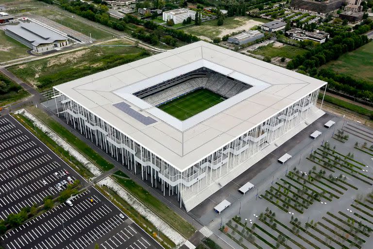 El Stade de Bordeaux, de particular diseño.