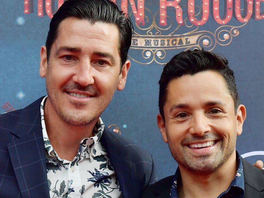 New-Kids-on-the-Block-Star Jonathan Knight (l.) und Harley Rodriguez im Jahr 2018 in Boston. (Bild: Getty Images/Paul Marotta/Getty Images for Emerson Colonial Theatre)