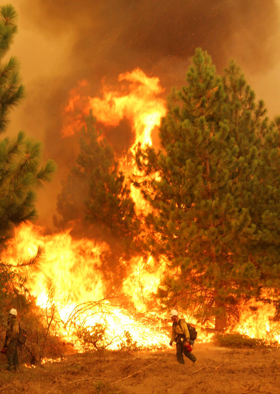 Wildfires threaten Yosemite