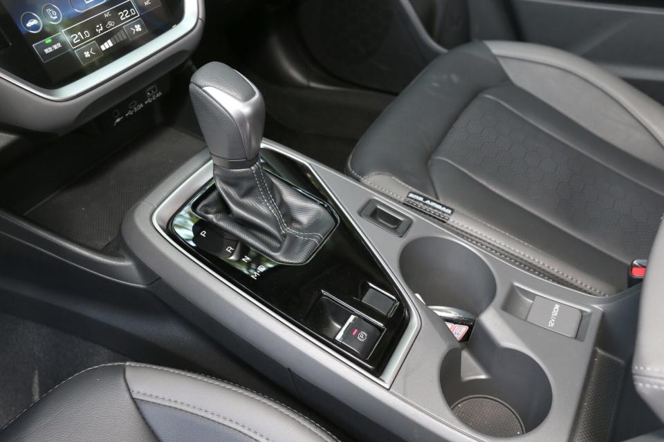 採CVT變速箱設定，必搭配Si-Drive雙模式動力控制系統，具備運動(Sport)/智慧(Intelligent)兩種駕駛模式選擇。
