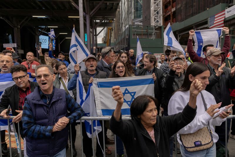 紐約時報廣場數百人示威 籲救回哈瑪斯所擄人質