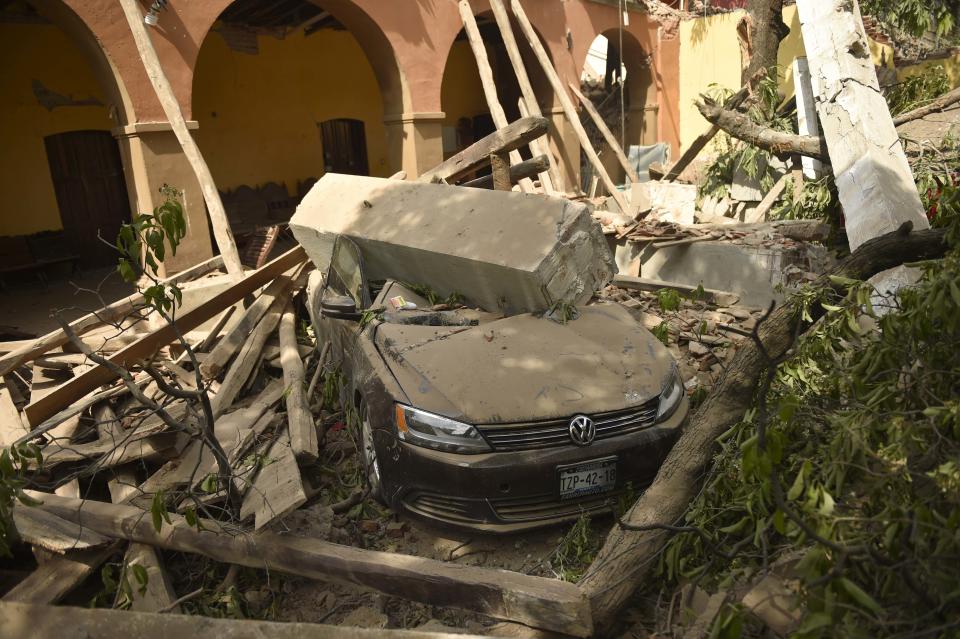 <p>View of damage caused in Juchitan de Zaragoza, in the southern Mexican state of Oaxaca, on Sept. 8, 2017, where buildings collapsed after an 8.2 earthquake that hit Mexico’s Pacific coast overnight. (Photo: Pedro Pardo/AFP/Getty Images) </p>