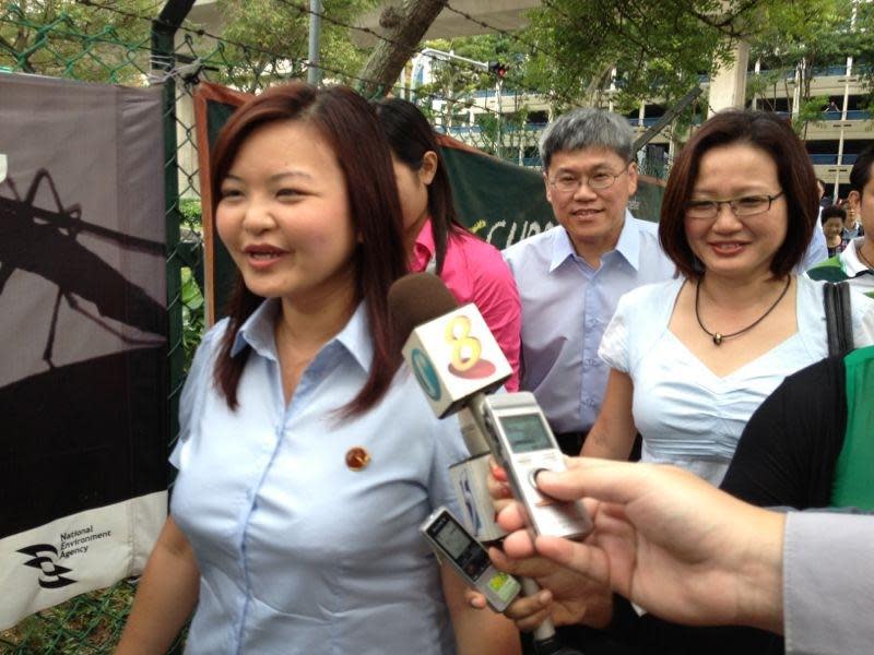 Workers' Party candidate Lee Li Lian arriving with her Sylvia Lim and Png Eng Huat. (Yahoo! photo)