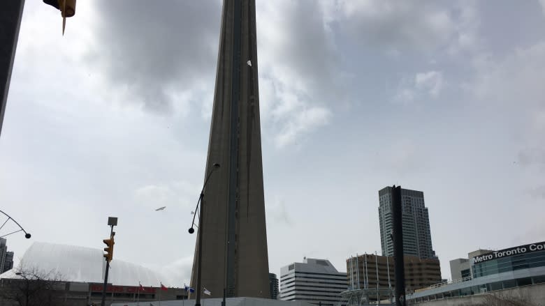 CN Tower, Ripley's Aquarium closed for 5th day over ice concerns