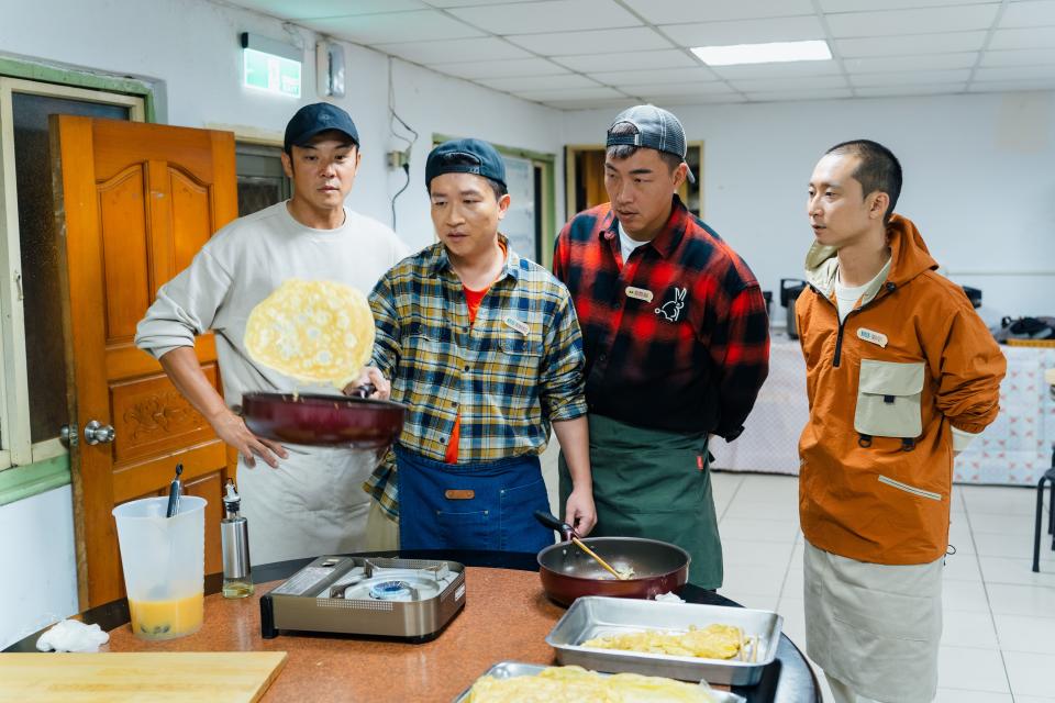 姚元浩（右起）、張立東、郭泓志、浩子準備早餐。好看娛樂