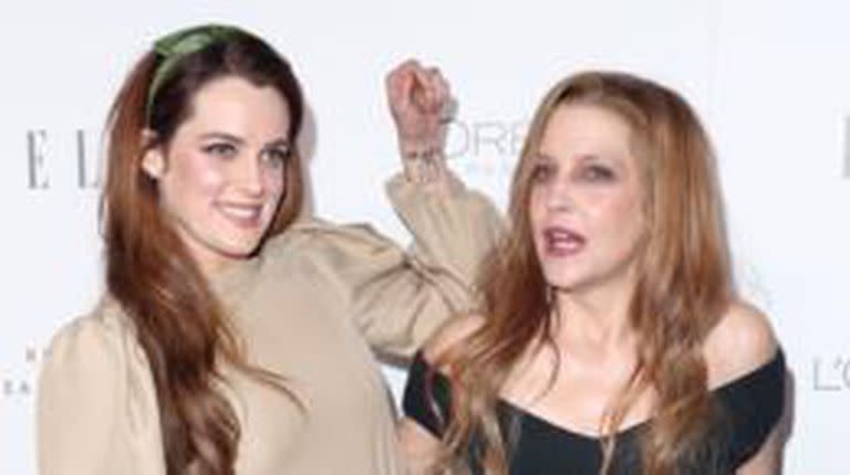 Riley Keough y su madre, Lisa Marie Presley, nieta e hija de Elvis Presley.