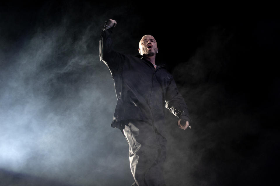 El cantante J Balvin durante su presentación en el festival Coca-Cola Flow Fest en la Ciudad de México el 27 de noviembre de 2022. (Foto AP/Alejandro Godínez)