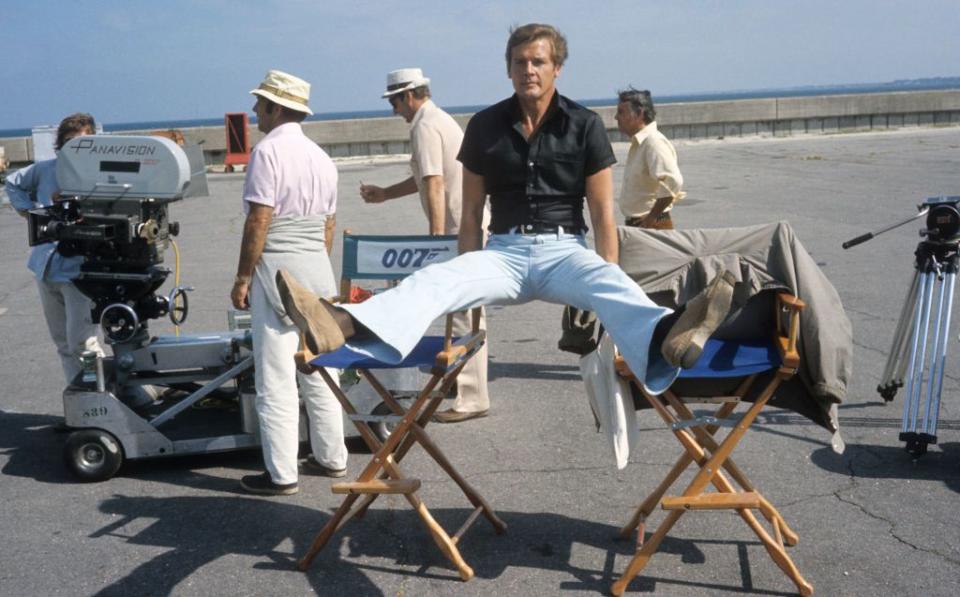 95 Incredible Behind-The-Scenes Photos That Take You Onto the Set of the James Bond Movies