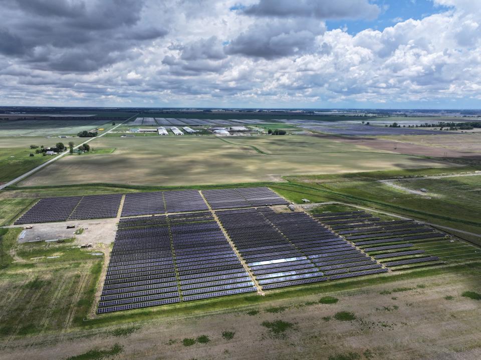 The first solar panels produced by Illuminate USA, a leading U.S. solar panel manufacturer based in Pataskala, have been installed at a solar energy center under construction in Hardin County, Ohio.