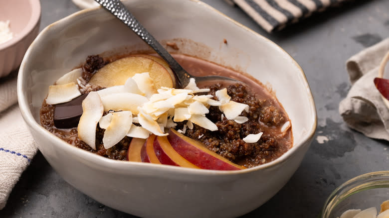 breakfast quinoa bowl 