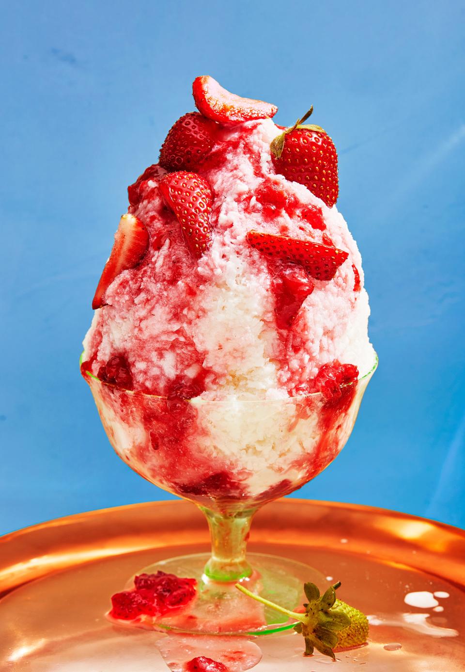 Milky Shaved Ice With Strawberries