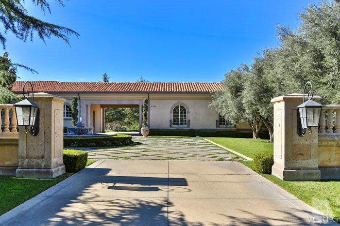 Britney Spears, the New ‘Queen of Vegas,’ Buys $7.4 Million L.A. Mountain Retreat