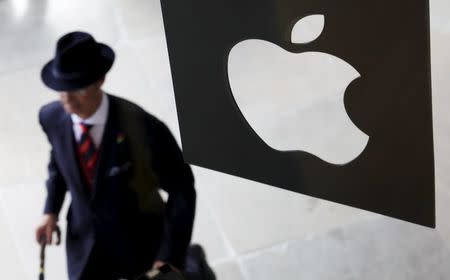 A customer enters the new Apple store, which is the world's largest, on its opening day at Covent Garden in London in this August 7, 2010 file photo. REUTERS/Suzanne Plunkett/Files