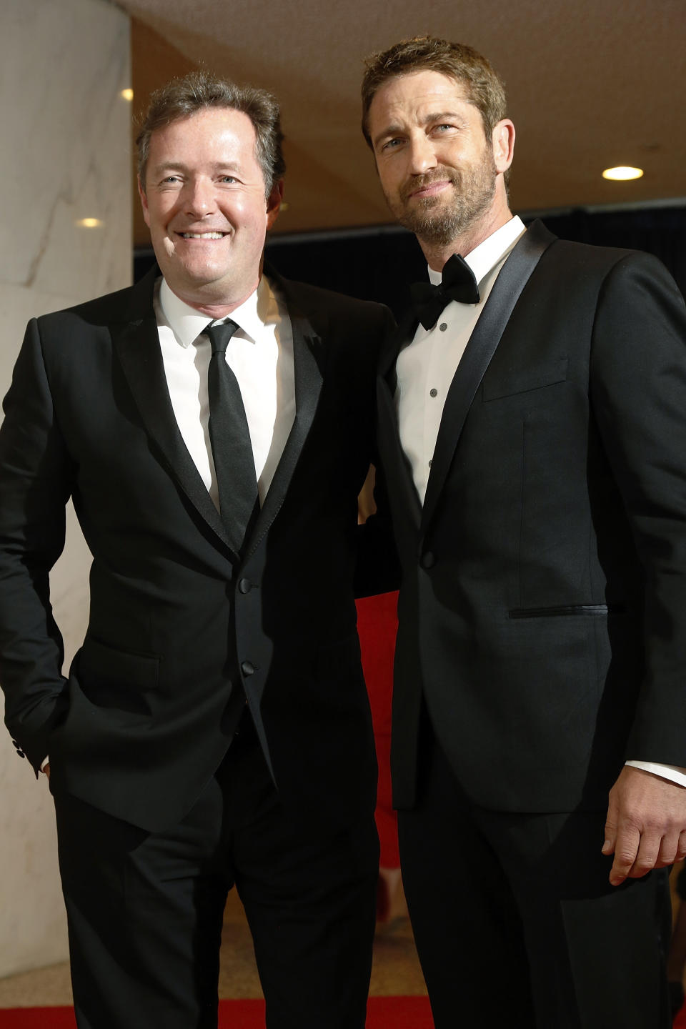 TV personality Piers Morgan and actor Gerard Butler (R) arrive on the red carpet at the annual White House Correspondents' Association dinner in Washington April 27, 2013. REUTERS/Jonathan Ernst    (UNITED STATES - Tags: POLITICS ENTERTAINMENT)