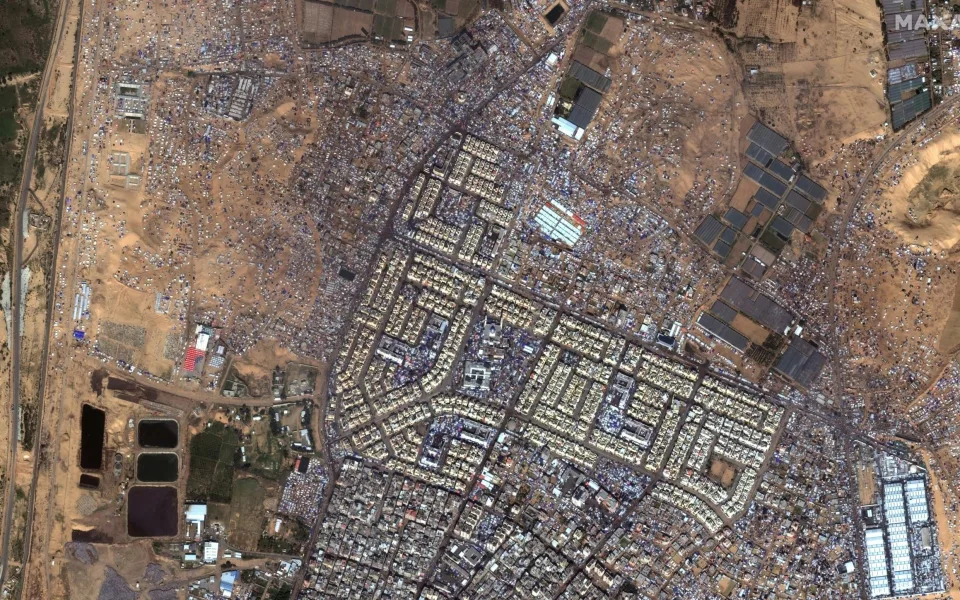 A satellite image of tents and shelters for refugees in Rafah