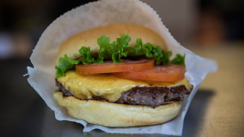 Man woman eating burgers