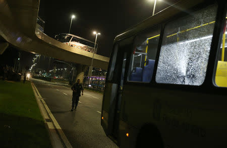 A broken window on an official media bus after it shattered when driving accredited journalists to the Main Transport Mall from the Deodoro venue of the Rio 2016 Olympic Games in Rio de Janeiro, August 9, 2016. REUTERS/Shannon Stapleton